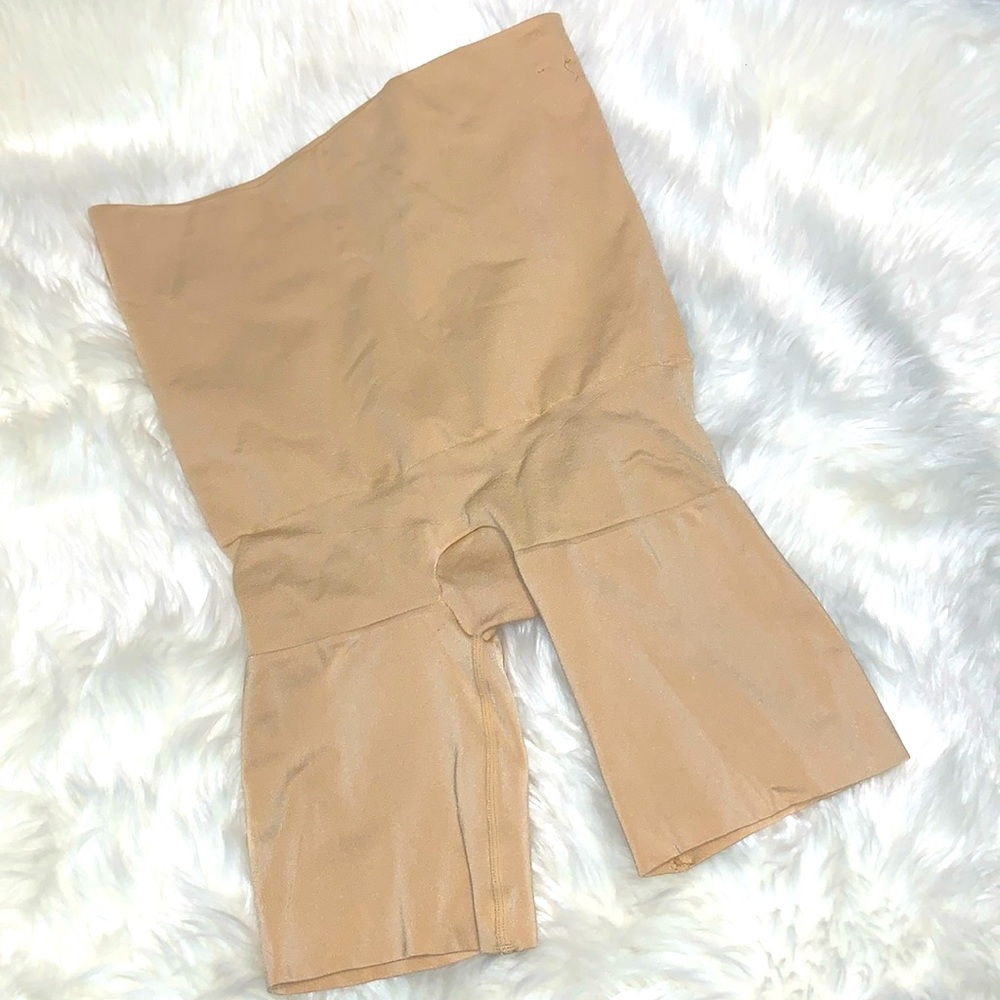 SPANX Red Hot Label Flat Out Flawless Mid Thigh Short L/G Soft Nude High Waist - Picture 2 of 4